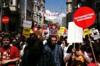 SANSÜRÜN ARKASINDAKİ KİM?