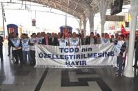 DEMİRYOLU ÇALIŞANLARI ANKARA&acute;YA YÜRÜYOR